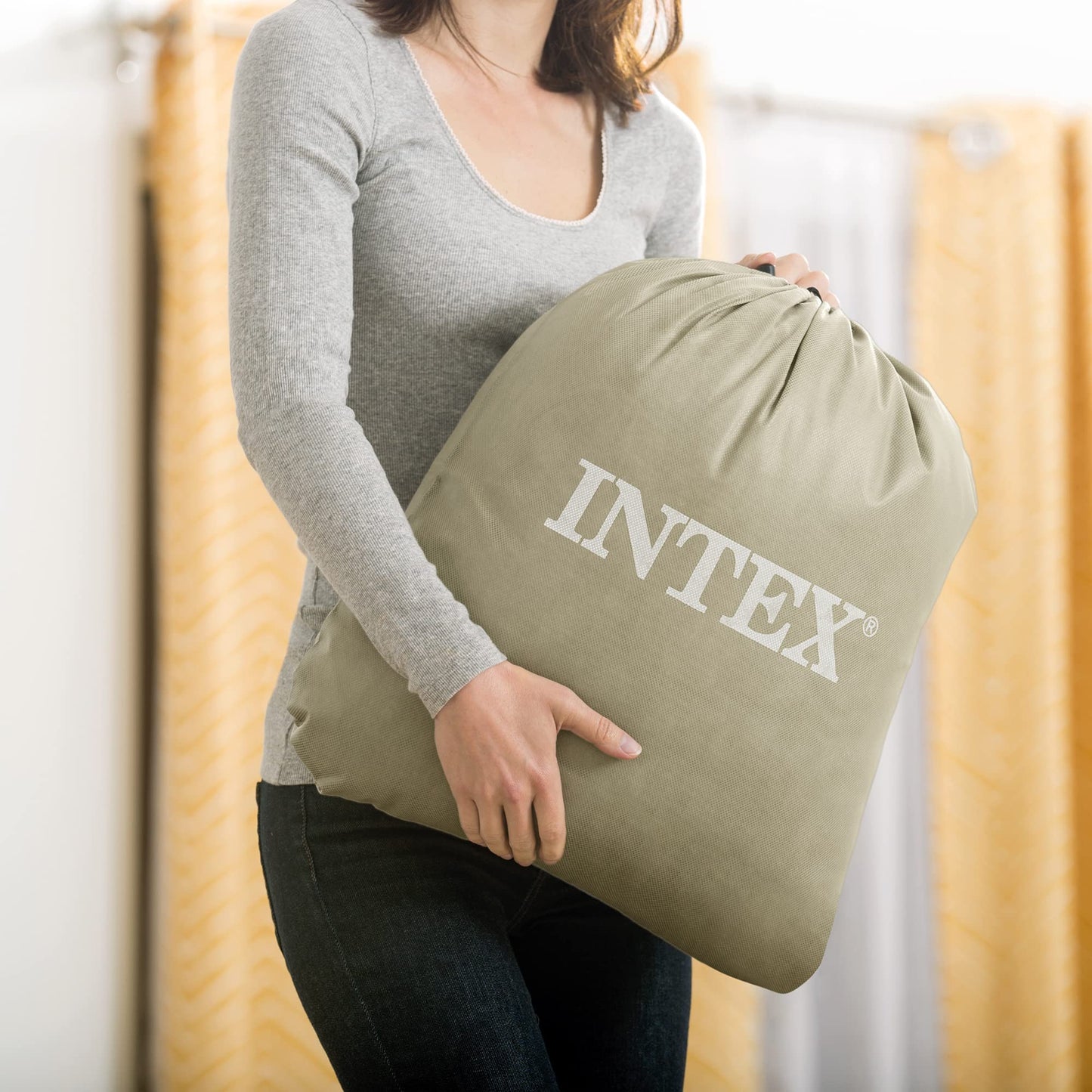 Intex 64417ED 22in Queen Dura-Beam Comfort Plush High-Rise Inflatable Air Mattress with Built in Pump for Travel and Camping, 600lb Weight Capacity