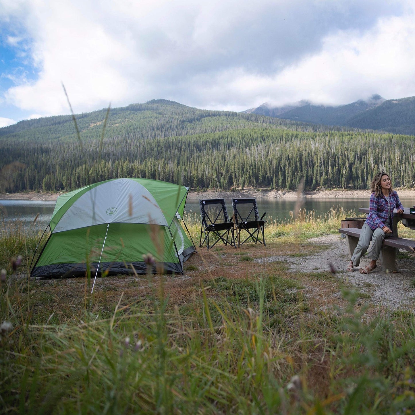 Coleman Sundome Camping Tent with Rainfly, 2/3/4/6 Person Tent Sets Up in 10 Mins, Weatherproof Shelter for Camping, Festivals, Backyard, Sleepovers, & More