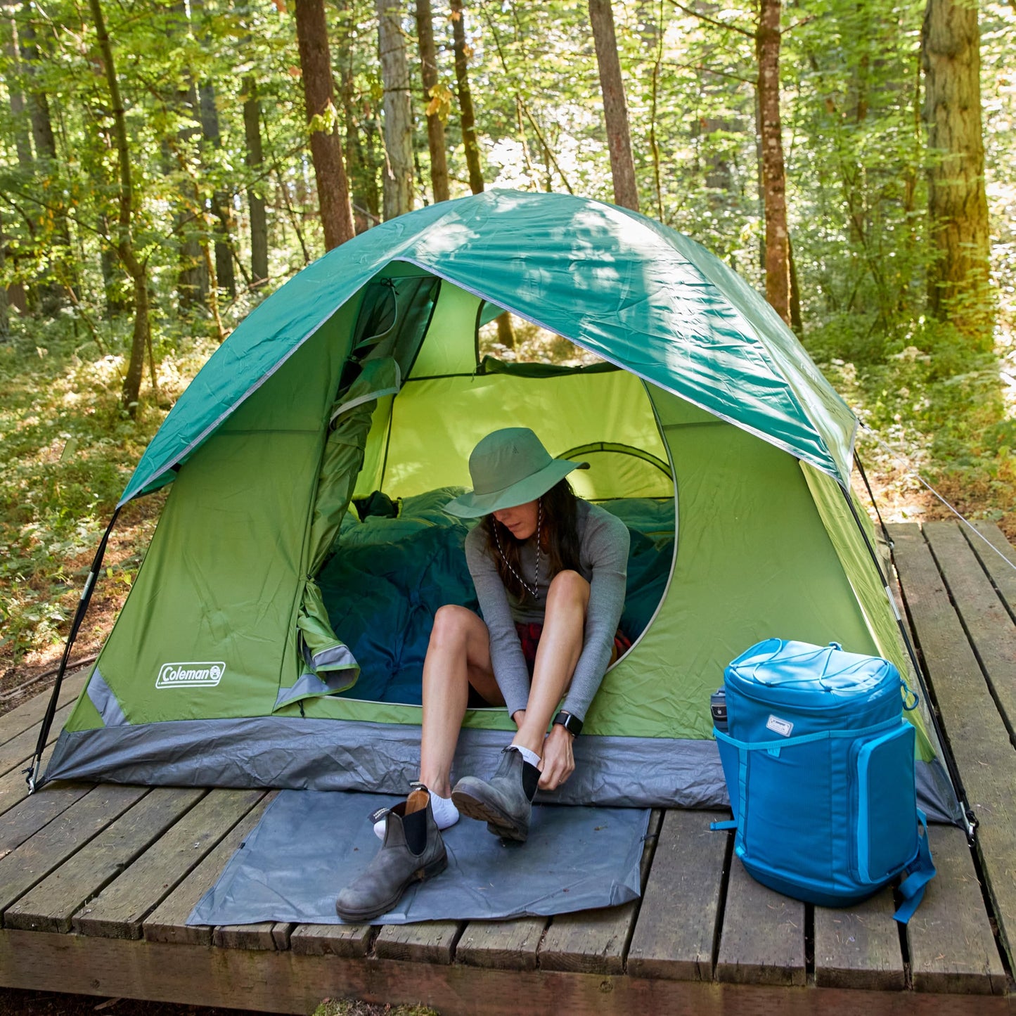 Coleman Sundome Camping Tent with Rainfly, 2/3/4/6 Person Tent Sets Up in 10 Mins, Weatherproof Shelter for Camping, Festivals, Backyard, Sleepovers, & More